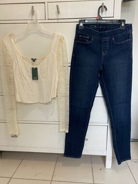 wild fable Top beige with Dark Indigo Skinny Jeans Levi’s duo